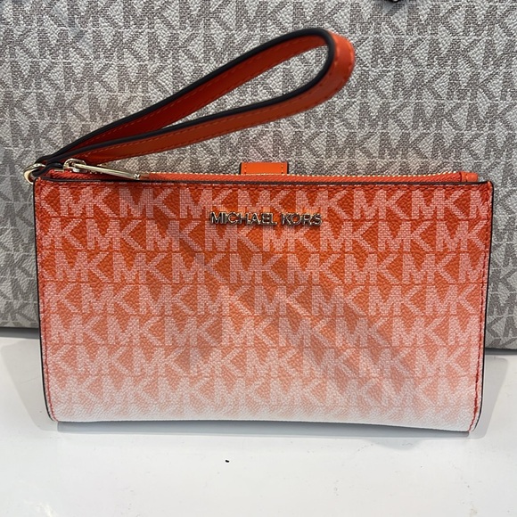 Michael Kors Jet Set Lg Ombré Signature Logo Double Zip Wallet Wristlet
RED CLAY - Picture 14 of 16